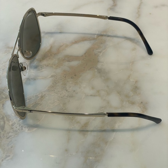 Chanel Gold Mirror Aviator Sunglasses. Excellent like new condition. - Picture 11 of 12